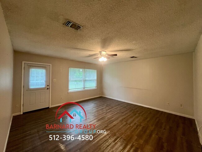 Foto del edificio - 106 Whitetail Dr