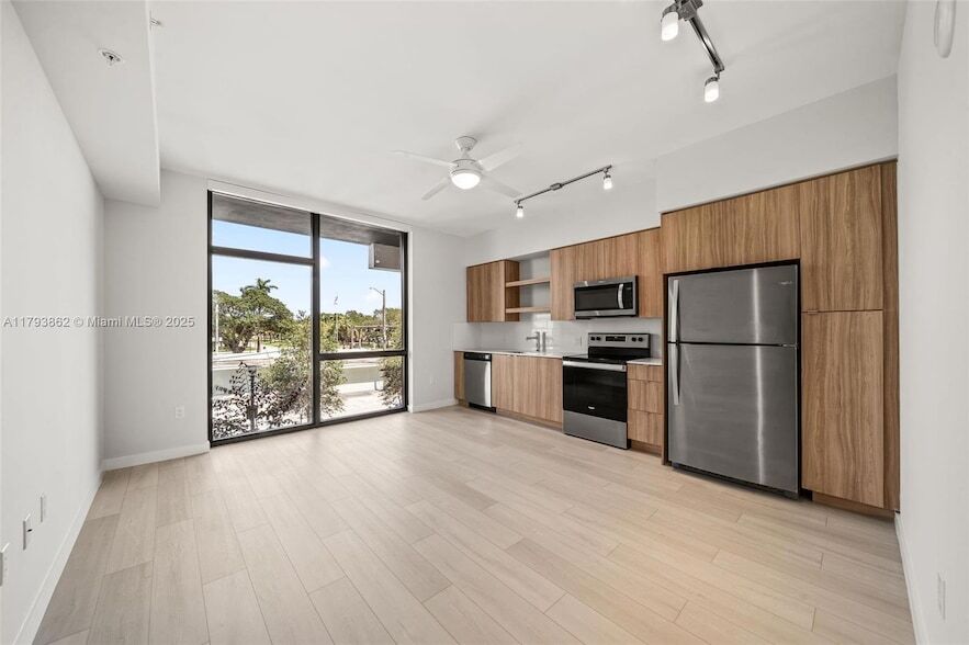 Foto principal - 555 NE 8th St