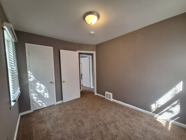Building Photo - Come see your new home!