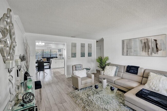 Foto del edificio - 3871 NW 4th Pl