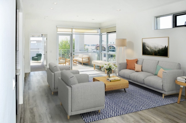 10 Foot Ceiling Living Space - Empire at Kings