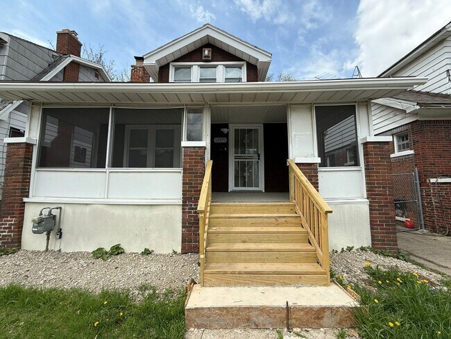 Building Photo - Renovated 3-Bedroom Home – We Welcome Sect...