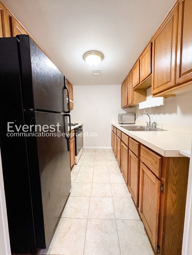 Foto del edificio - 14806 Bryan Ct