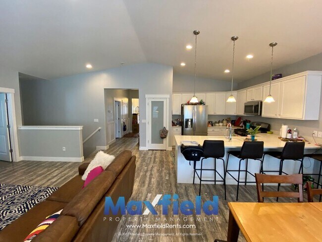 Building Photo - 523 Fox Chase Dr