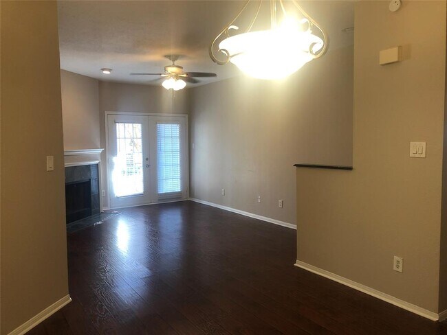 Foto del edificio - 2323 Fairwind Dr