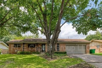 Building Photo - 4609 Biscayne Dr