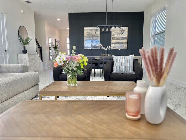 Building Photo - 650 Sticks St