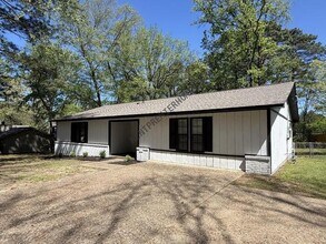 Building Photo - 3611 Pelton Rd