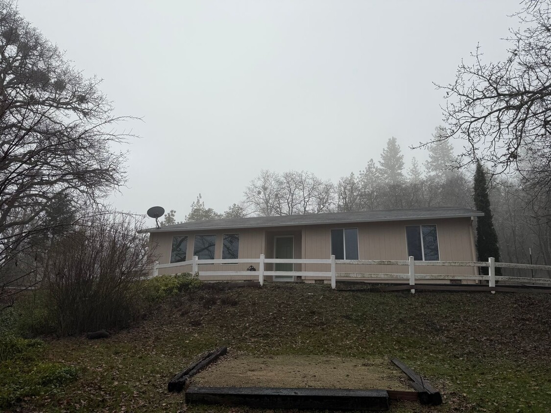 Primary Photo - Rural House in the outskirts of Eagle Point