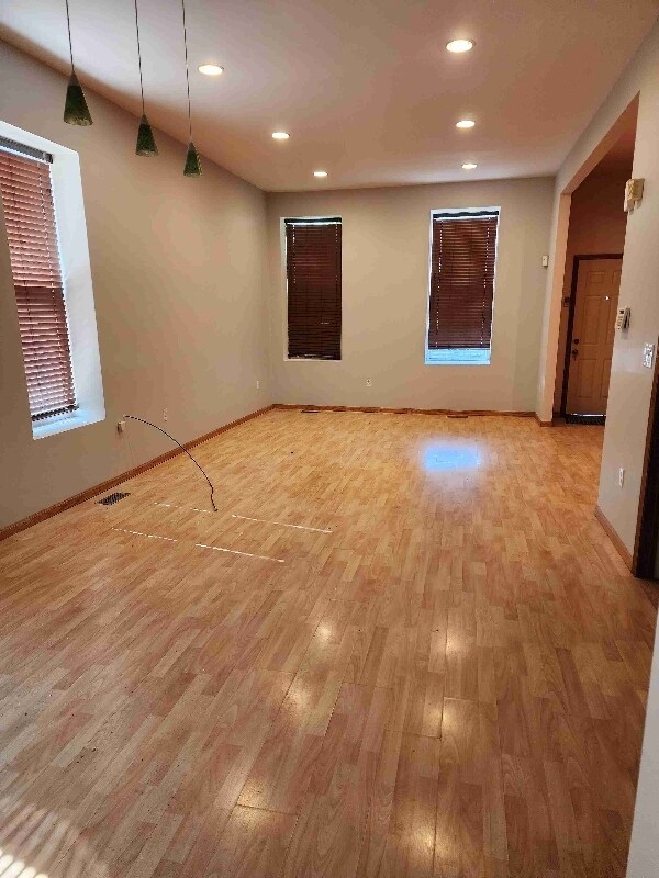 Primary Photo - 2414 W Washburne Ave