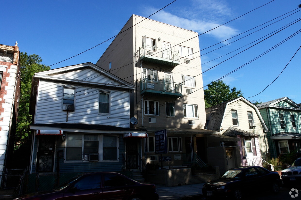 Building Photo - 13227 41st Ave