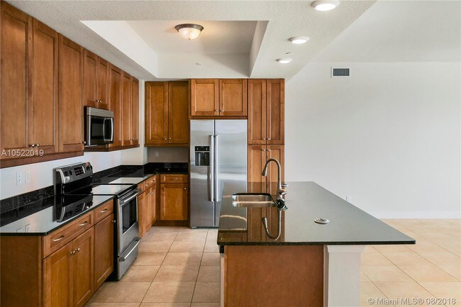Building Photo - 1000 Bay Colony Dr S