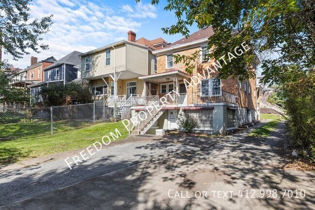 Foto del edificio - 122 Secane Ave