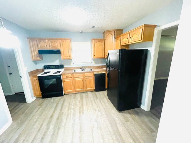 Foto del edificio - **3 Bed 2 Bath located off Atlanta Hwy ** ...