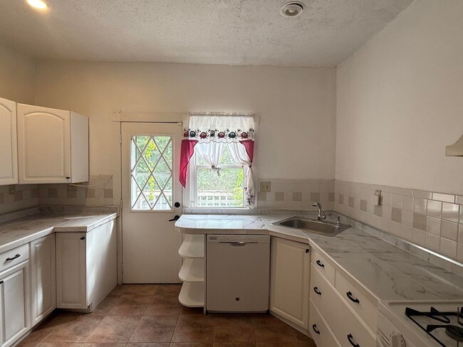 Building Photo - 783 Montgomery St