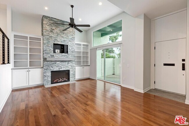 Foto del edificio - 12729 Milton St