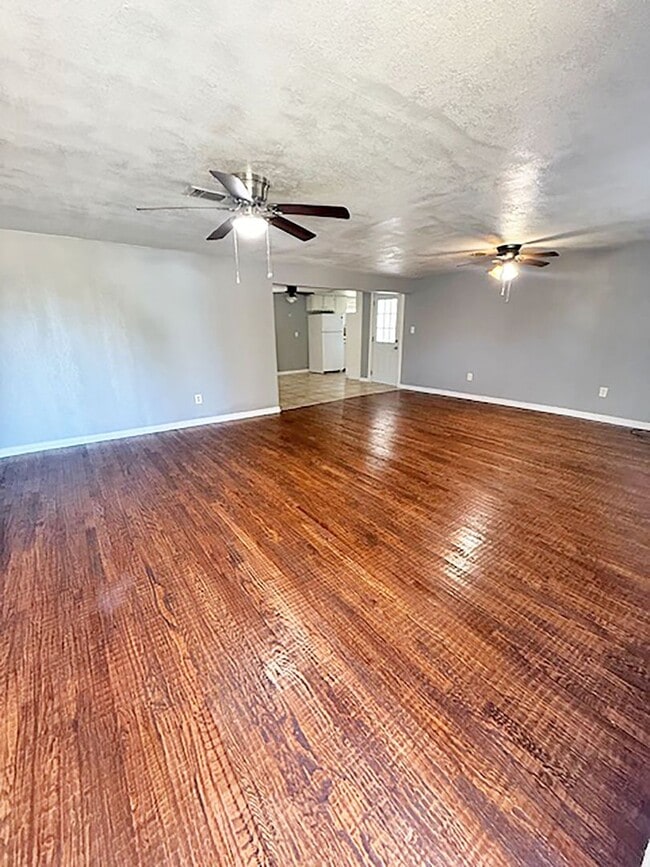 Building Photo - Nice 3 Bdrm 1 Bath Home in Gunter Texas