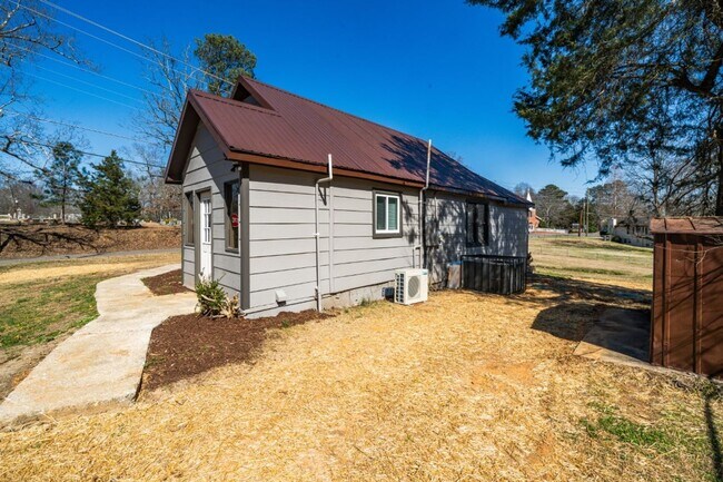 Building Photo - 3907 Midway Rd