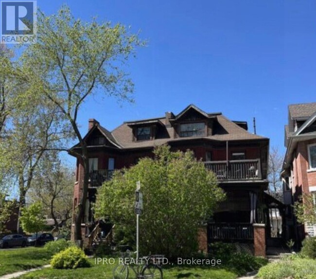 Building Photo - 526-526 Palmerston Blvd