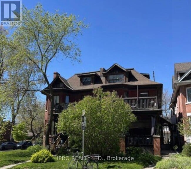 Building Photo - 526-526 Palmerston Blvd