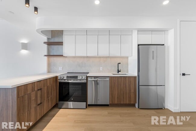 Building Photo - 953 Dean St