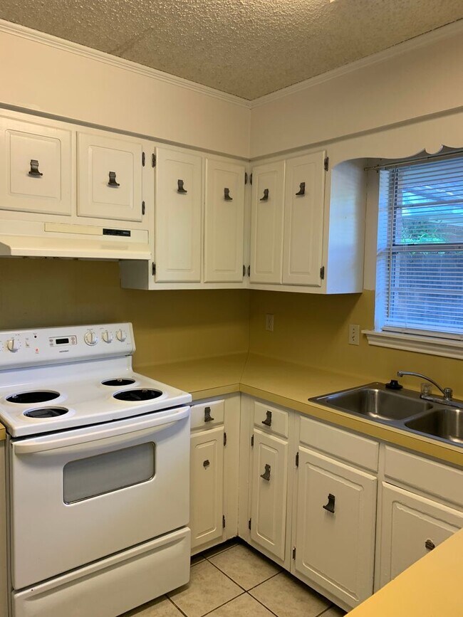 Foto del edificio - Great yard for entertaining....