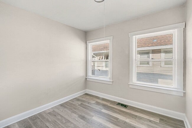 Building Photo - Beautiful 2 Bedroom 1 Bathroom house in Kansas City!