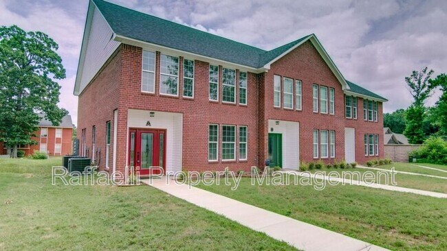 Building Photo - 2 Fernwood Dr