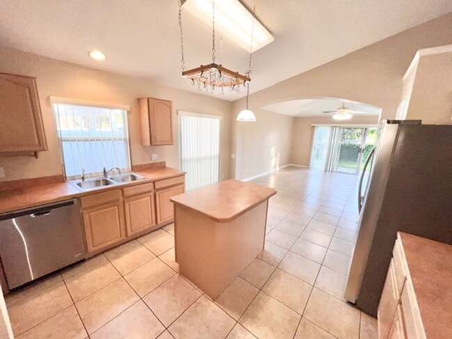Foto del edificio - 1769 Pine Bay Dr