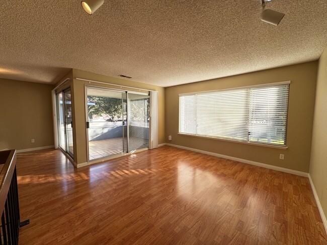 Foto del edificio - Beautiful 2Bd/1.5Ba w/Carport and Garage in Laguna Hills!