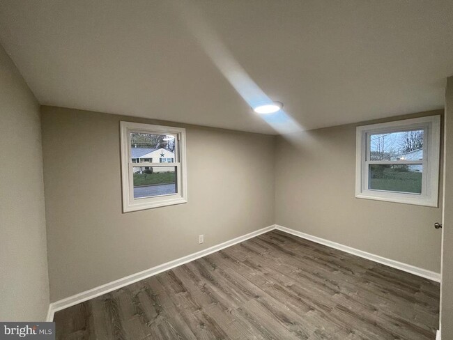 Building Photo - 14 Drexel Dr
