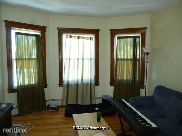 Building Photo - 3 br, 1 bath Apartment - 176 Russell St