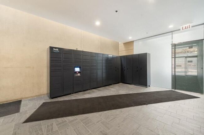 Foto del edificio - 630 N Franklin St