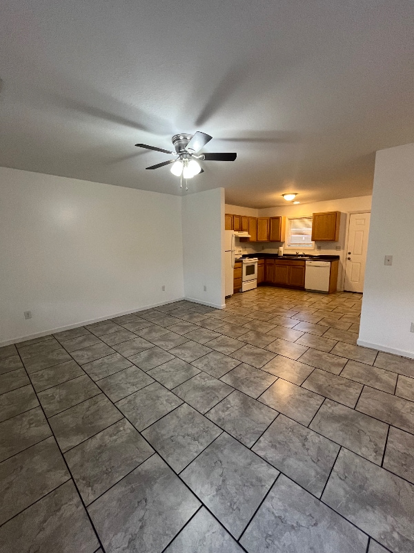 Building Photo - 1218 Hyatt Creek Rd