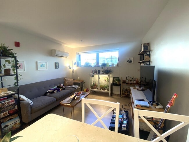 Building Photo - 13 Soden St