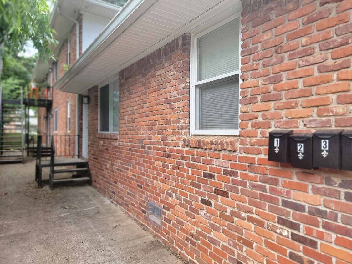 Primary Photo - Renovated - Minutes ATL, East Point, Colle...
