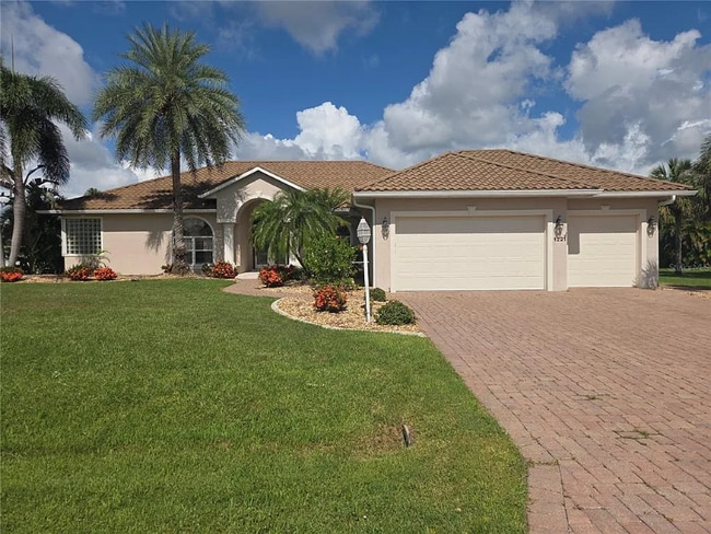 Building Photo - 1221 Peppertree Ln