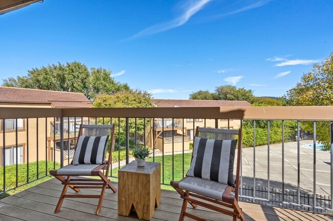 Building Photo - 5319 Ridgeview Cir