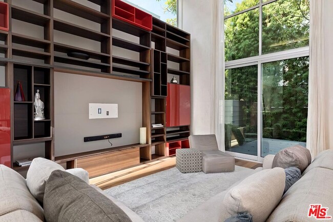Foto del edificio - 614 Westmount Dr