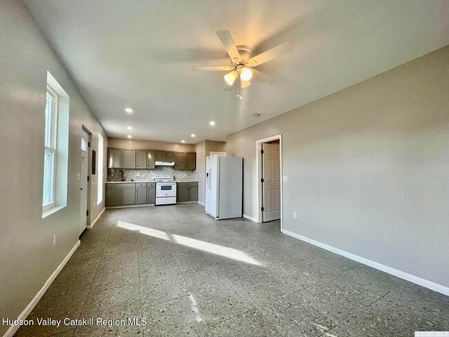 Building Photo - 555 Green Lake Rd