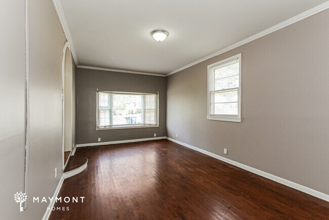 Building Photo - 825 Park Dr