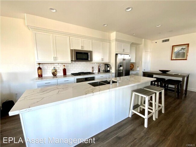 Foto del edificio - 3 br, 3 bath House - 526 E. Imperial Ave.