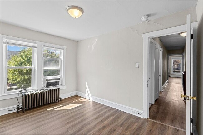 Foto del edificio - 204 N Broadway