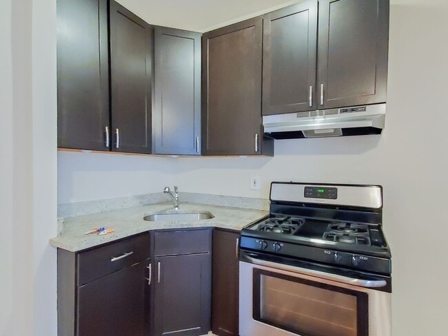 Interior Photo - 3521 N Broadway