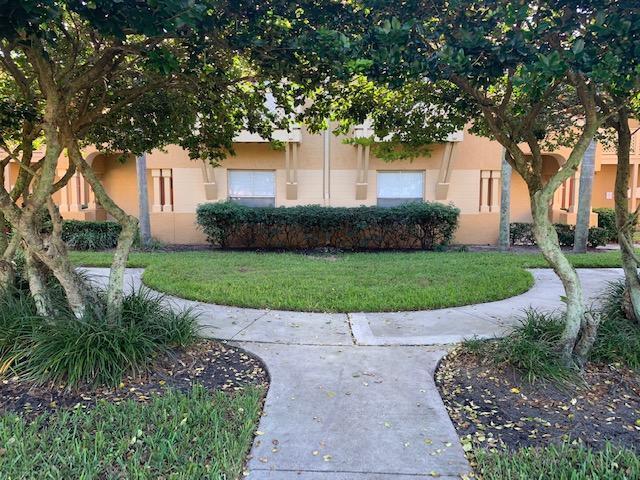 Foto del edificio - 4831 Via Palm Lakes