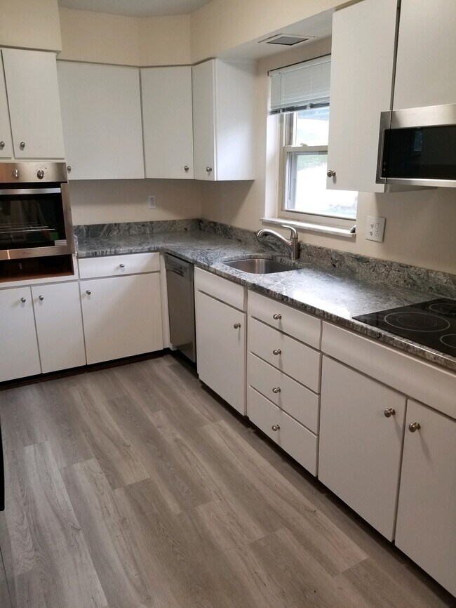 Foto del edificio - 1130 River Hill Dr