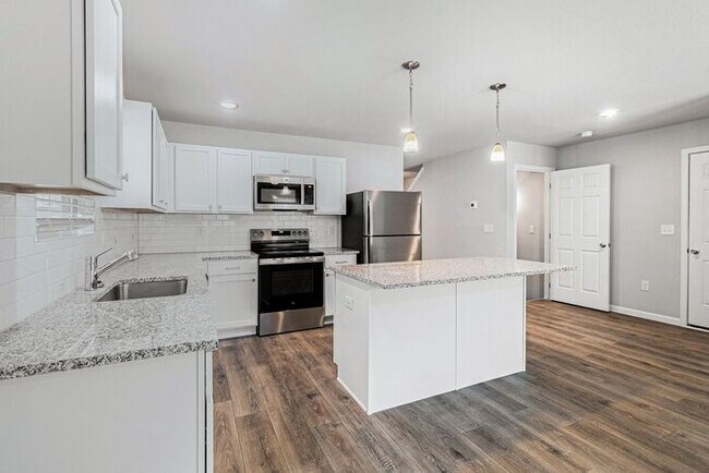 Building Photo - 2220 Macatawa Ln
