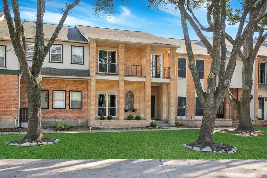 608 N Eldridge Pkwy, Houston, TX 77079 Condo for Rent in Houston, TX