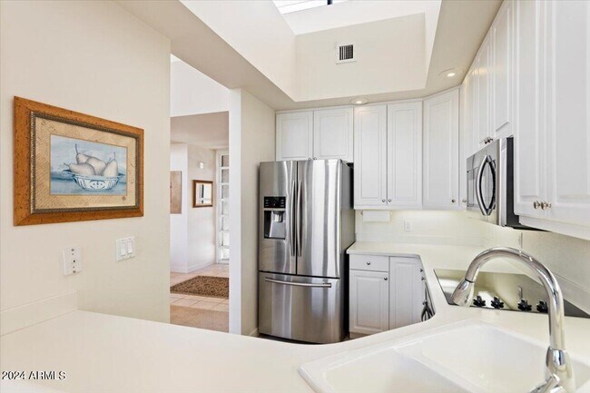 Building Photo - 2802 E Camino Acequia Dr