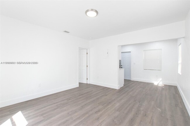 Foto del edificio - 6330 NE 1st Pl